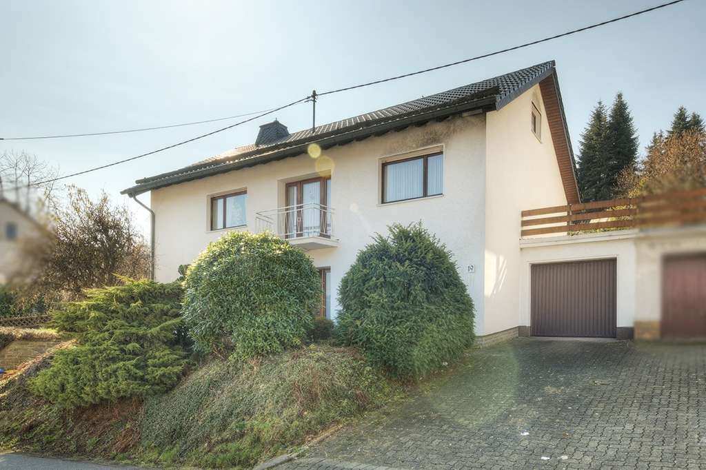 Immobilie in Selbach (Sieg) - Gepflegtes Familienhaus in Selbach/Sieg mit toller Aussicht in die Natur - Bild 1