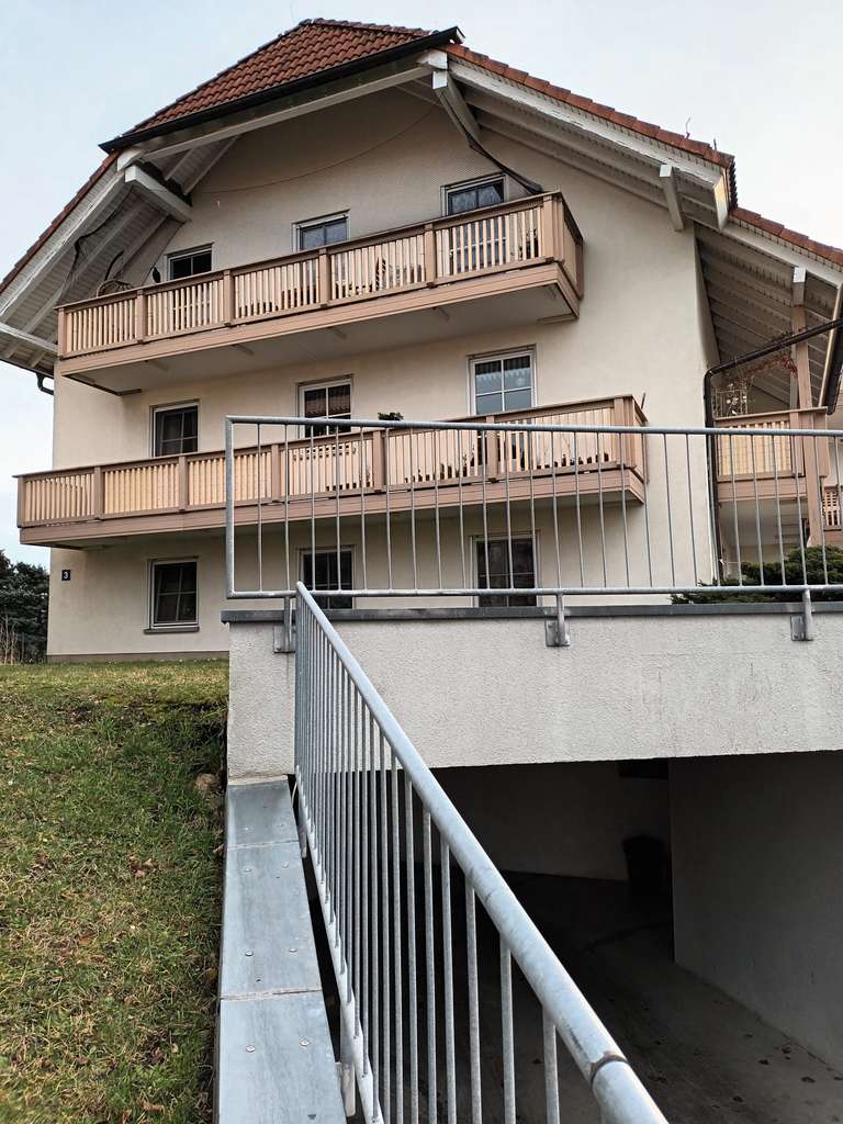 Immobilie in Niederau - Einraumwohnung mit Bad, Küche und Balkon - Bild 0