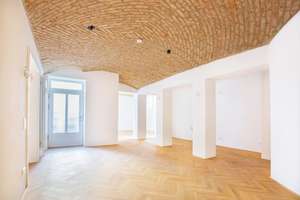 AIGNER - Charmante 3-Zimmer-Tiefparterrewohnung mit Gartenhof in historischem Altbau – Die vollständige Adresse der Immobilie erhältst du vom Anbieter., 80796 Neuschwabing, München – Vorschaubild 2