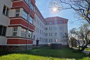 Schöne 2-Zimmer-Wohnung + Balkon + Parkett
