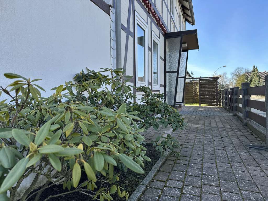 Immobilie in Braunschweig - Großzügiges freistehendes Haus mit Garage und Ausbaupotenzial - Bild 1