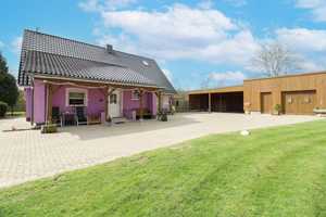Einfamilienhaus mit Einliegerwohnung/Ferienwohnung und Außenpool bei Lübeck – Nordwestmecklenburg (Kreis) – Vorschaubild 1
