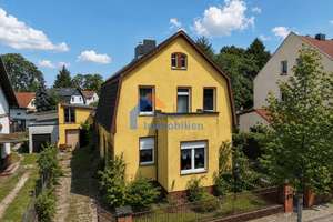 Fußläufig zum S-Bahnhof |Zweifamilienhaus mit großem Grundstück & Nebengebäuden