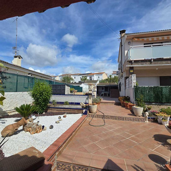 Schönes Haus mit Garten und Pool El Restotet Cunit