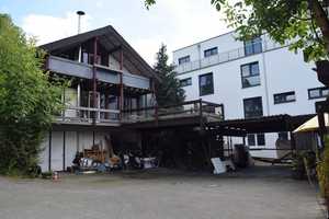 Einfamiliehaus im Bauhausstil mit Potenzial zur Erweiterung und großer Halle – Konrad-Adenauer-Strasse 86, 53343 Rhein-Sieg-Kreis – Vorschaubild 3
