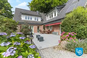 Ihr energieeffizientes, modernes Zuhause mit Einliegerwohnung, großem Garten und überdachtem Pool – Hamburg – Vorschaubild 12