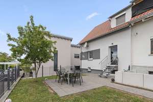 Charmante Doppelhaushälfte mit Weitblick, großem Garten & zwei Einzelgaragen – Die vollständige Adresse der Immobilie erhältst du vom Anbieter., 74211 Leingarten – Vorschaubild 2