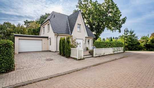 Bild von Energieeffizientes, hochwertiges Einfamilienhaus auf sonnigem Eckgrundstück mit Blick ins Grüne