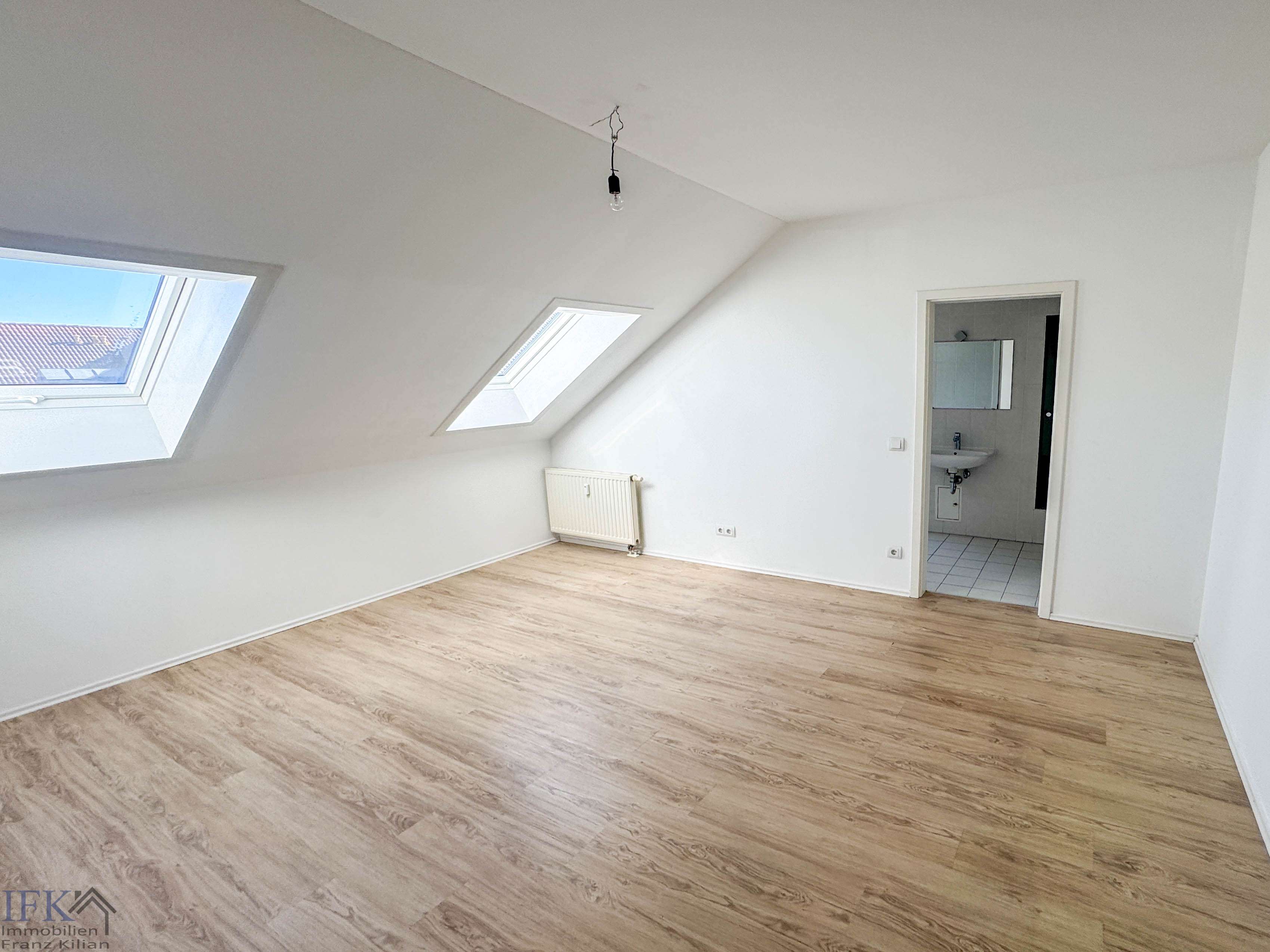 Immobilie in Peiting - Sofort bezugsfreie 3-Zimmer-Dachgeschoßwohnung mit Weitblick in Peiting! - Bild 1