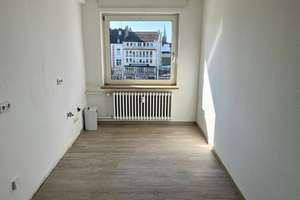 Zentrale 3,5 Zimmerwohnung mit Wintergarten Bochum-Wattenscheid am August-Bebel-Platz – Die vollständige Adresse der Immobilie erhältst du vom Anbieter., 44866 Wattenscheid-Mitte, Bochum – Vorschaubild 4