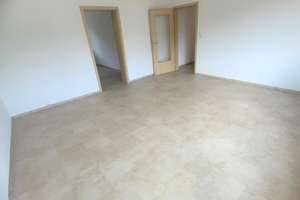 Schöne,helle WZ, Schlafzi+  große Küche +  Bad + Diele + Balkon /Renoviert