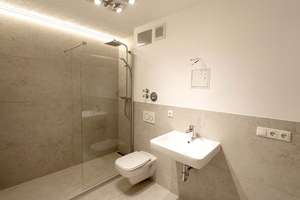 Charmantes Apartment mit privater Dachterrasse + TG-Parker – Die vollständige Adresse der Immobilie erhältst du vom Anbieter., 81929 Daglfing, München – Vorschaubild 6