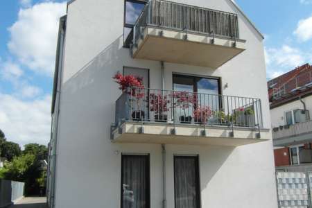 *** schöne 2-Zimmer-Wohnung mit Terrasse, Einbauküche und Stellplatz, nähe Campus/Klinikum ***