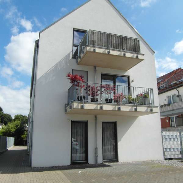 *** schöne 2-Zimmer-Wohnung mit Terrasse, Einbauküche und Stellplatz, nähe Campus/Klinikum ***