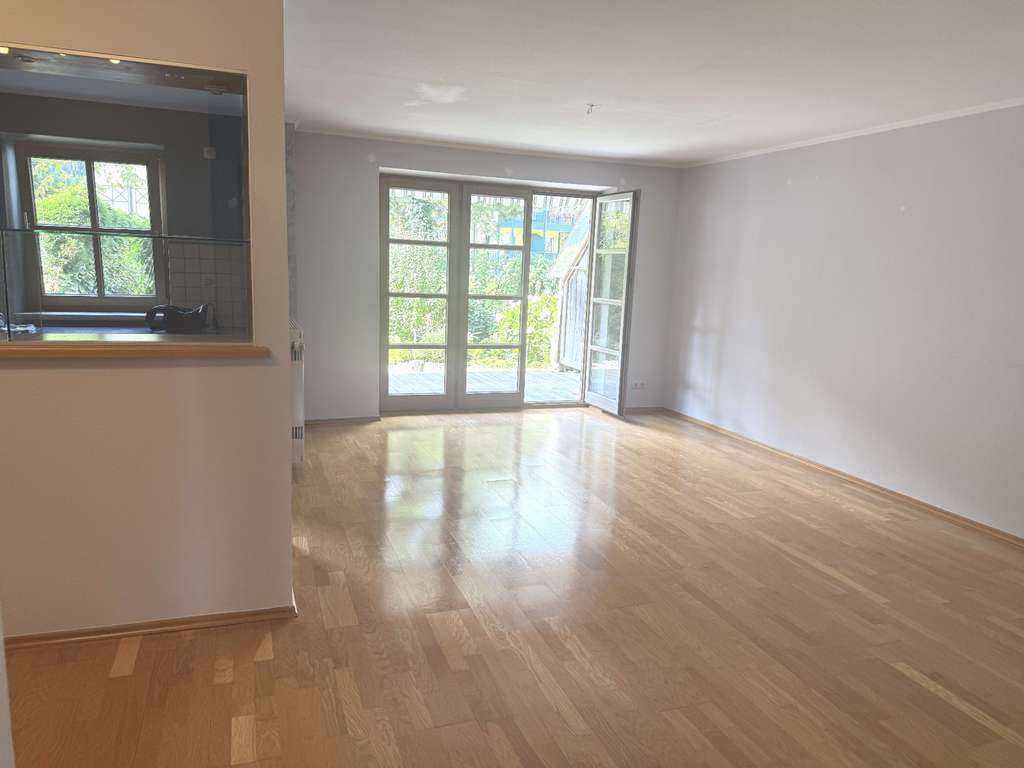 Immobilie in Prien am Chiemsee - Herrliche 2-Zimmer-Wohnung mit Terrasse und weiterem Potential im Souterrain - Bild 2