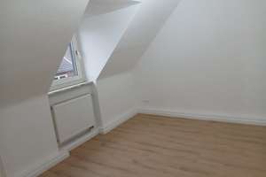 Schöne, neue renovierte DG Wohnung – Krefelder Straße 246, 47229 Friemersheim, Duisburg – Vorschaubild 4