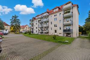 2-Raum-Wohnung mit Einbauküche, Balkon und Stellplatz!