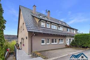 DAS ist es! Modernisierte DHH in Halbhöhenlage, großem Garten, Einbauküche, Balkon, Stellplatz uvm…! – Die vollständige Adresse der Immobilie erhältst du vom Anbieter., 73630 Remshalden – Vorschaubild 1