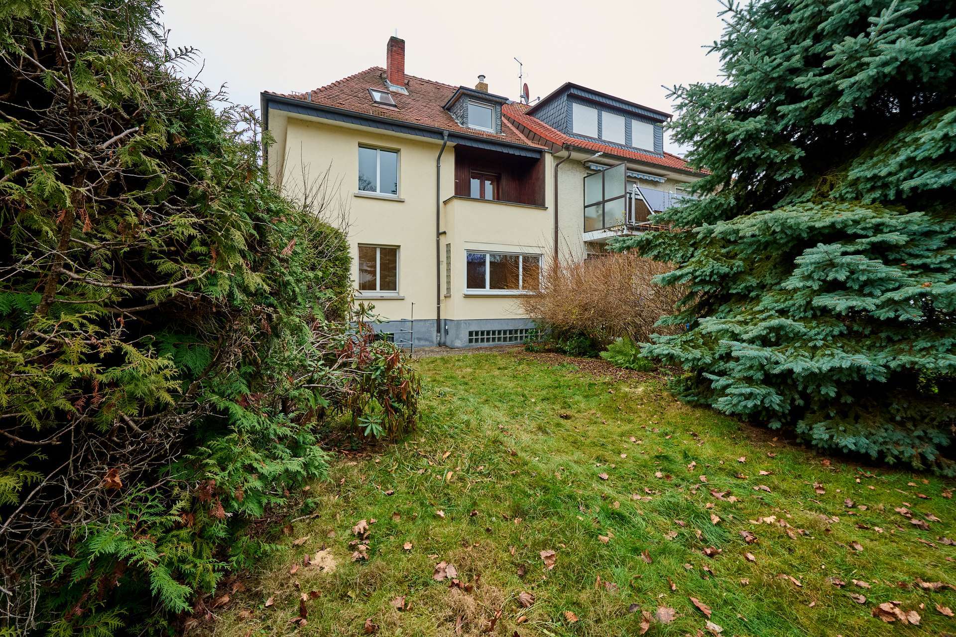 Schöne Doppelhaushälfte in ruhiger Lage, Frankfurt am Main – Bild 1