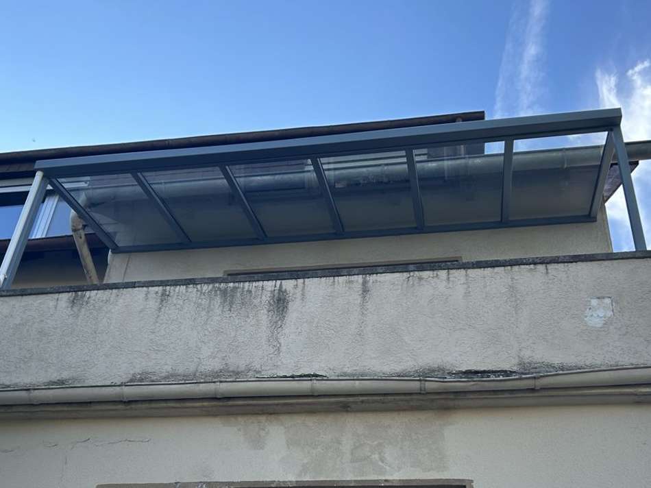 Balkon mit neuer Überdachung