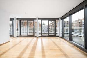 Seltene 3-Zi.-Wohnung mit eigenem Eingang, Dachterrasse, Dachgarten, Lift, ruhige Lage, nahe U-Bahn – Die vollständige Adresse der Immobilie erhältst du vom Anbieter., 80992 Alt-Moosach, München – Vorschaubild 3