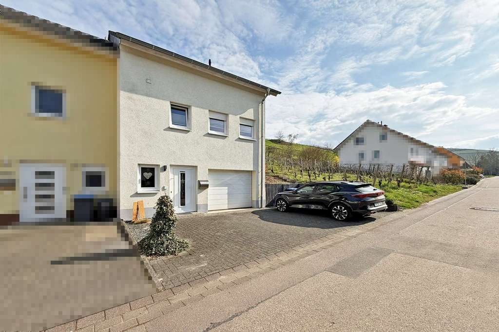 Immobilie in Wiltingen - Wiltingen: Modernes Reihenendhaus, ideal für Familien, mit Garage, großer Terrasse und Hanggarten - Bild 2
