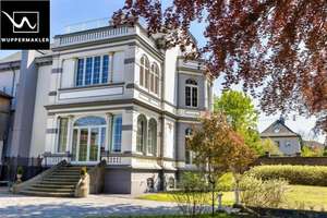 Exklusives Wohnen in historischer Fabrikantenvilla – Gartenwohnung mit besonderem Charme