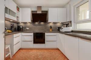 Privat 7-Zim-Reihenhaus mit Potenzial in begehrter Lage nahe Friedberger Warte / IB Hotel, 60389 FFM – 60389 Preungesheim, Frankfurt am Main – Vorschaubild 2