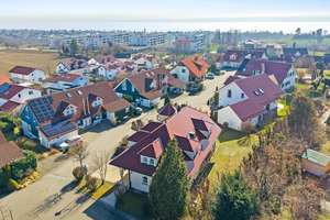 Exklusiv Wohnen - in ruhiger und sonniger Lage
attraktives Einfamilienhaus mit Seesicht – Die vollständige Adresse der Immobilie erhältst du vom Anbieter., 88718 Daisendorf – Vorschaubild 2