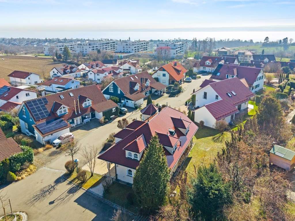 Immobilie in Daisendorf - Exklusiv Wohnen - in ruhiger und sonniger Lage
attraktives Einfamilienhaus mit Seesicht - Bild 1