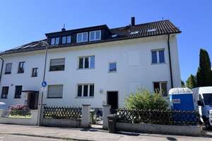 Großzügige, kernsanierte 4-Zimmer-Wohnung im Obergeschoss eines  Dreifamilienhauses in ruhiger Lage!