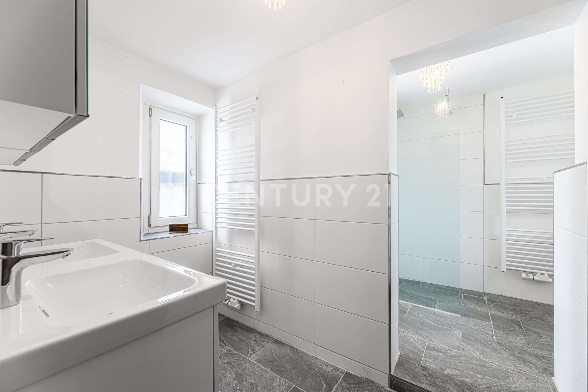 Immobilie in Leinburg - Großzügiges Wohnhaus mit Einliegerwohnung, Scheune und Ausbaupotenzial - Bild 9