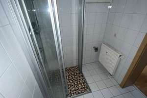 Ruppertsgrün, 2-Zi.-Whg. mit Balkon,Einbauküche, Lift, Bad mit ebenerdiger Dusche – Talstr. 4, 8427 Fraureuth – Vorschaubild 9