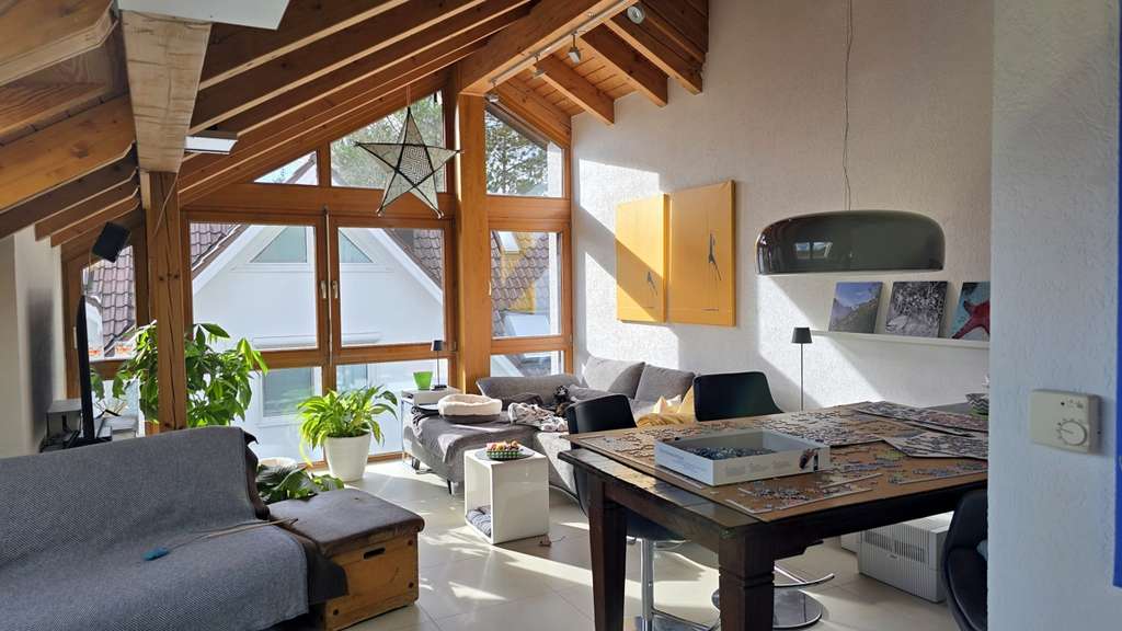 Außergewöhnliche 3,5 Zimmer Wohnung mit Wohnkomfort & Privatsphäre !! Gerne auch an Kapitalanleger!