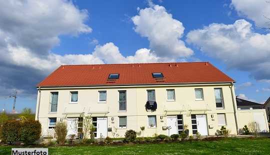 Bild von Einfamilien-Reihenmittelhaus mit Garage