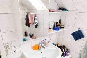 Gemütliche 2-Zi.-Dachgeschosswohnung mit Balkon in S-Untertürkheim – Die vollständige Adresse der Immobilie erhältst du vom Anbieter., 70327 Untertürkheim (Ortsteil), Stuttgart – Vorschaubild 4