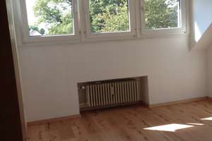 Dachgeschosswohnung in Duisburg Hochheide, 3 kleine Schlafzimmer, gute Verkehrsanbindung – Kirchstraße 74a, 47198 Hochheide, Duisburg – Vorschaubild 4