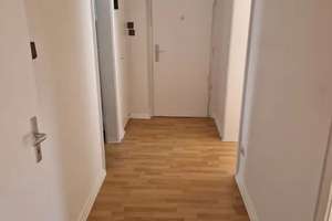 ruhige 3-Zimmer-Wohnung im zweiten Obergeschoss in Wuppertal – Die vollständige Adresse der Immobilie erhältst du vom Anbieter., 42105 Elberfeld, Wuppertal – Vorschaubild 2