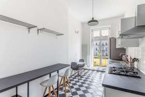 Saniertes Gründerzeit-Juwel in Friedrichshain: Helle 1-Zimmer-Wohnung mit Balkon, 53 m² – Die vollständige Adresse der Immobilie erhältst du vom Anbieter., 10243 Friedrichshain, Berlin – Vorschaubild 4