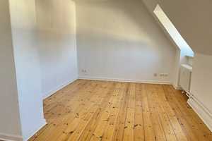 2-Zimmer Dachgeschosswohnung mit Wannenbad *WG-geeignet* – Lüderitzstraße 3, 24149 Kiel – Vorschaubild 4