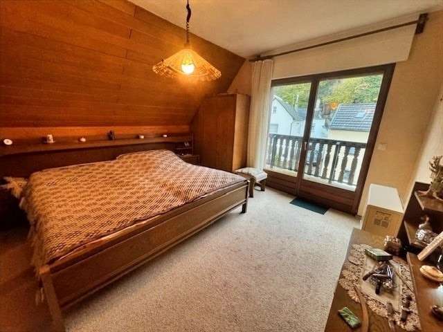 Immobilie in Nickenich - Charmantes Einfamilienhaus mit Garage, Garten und Nebengebäuden - Bild 4