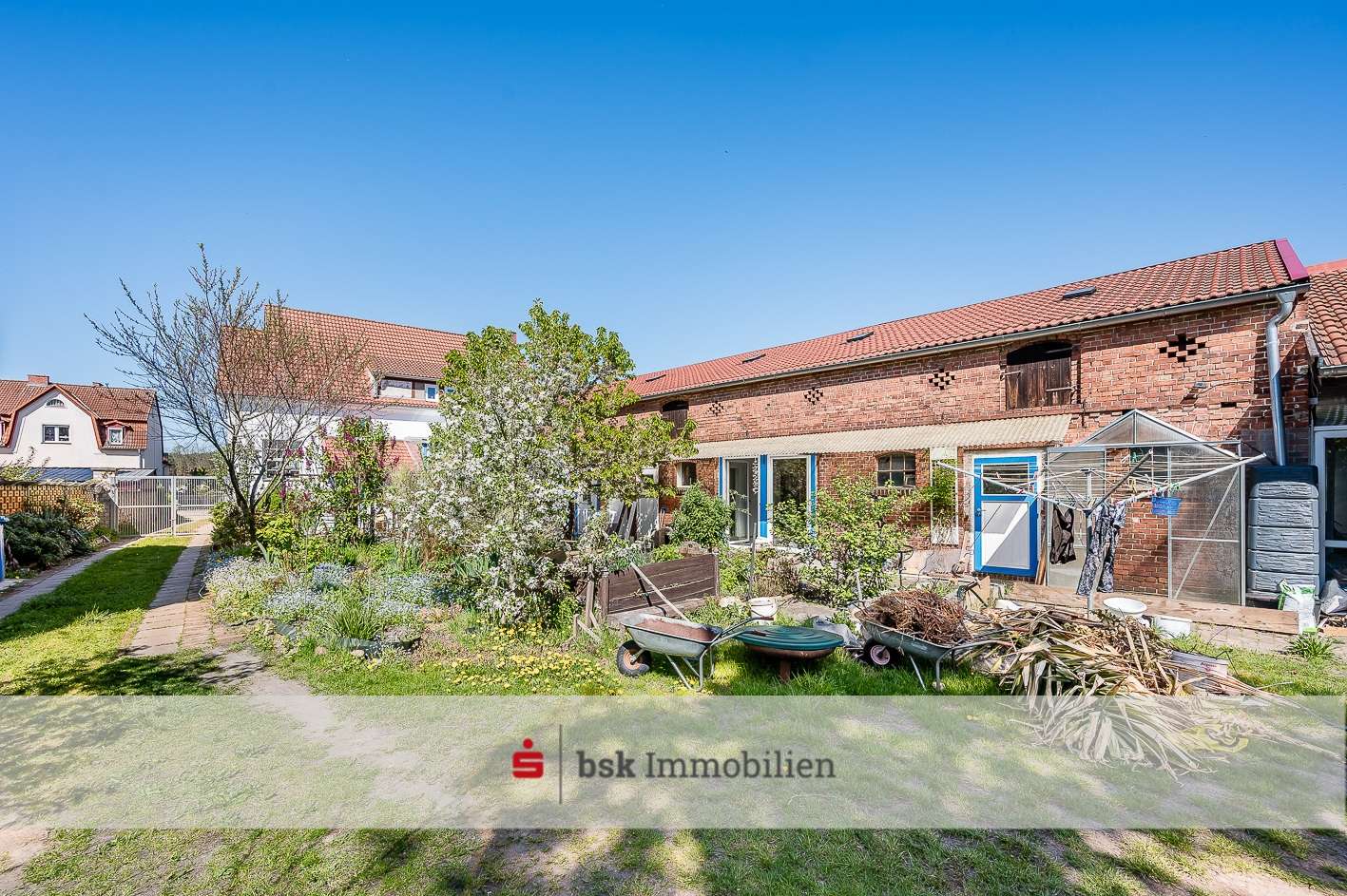 Großzügiges Einfamilienhaus mit Einliegerwohnung und Remise, Potsdam Mittelmark Kreis – Bild 1