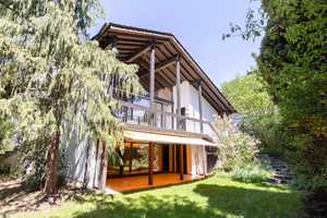 Stilvolle Doppelhaushälfte: Moderne Architektur trifft auf naturnahes Wohnen – Memmingen – Vorschaubild 1