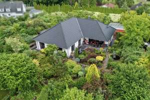 Repräsentativer Bungalow mit exklusiver Ausstattung, großzügigen Räumen und perfektem Gartenambiente – Die vollständige Adresse der Immobilie erhältst du vom Anbieter., 23626 Ratekau – Vorschaubild 1