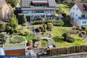 Etwas ganz Besonderes: Freistehendes Architektenhaus mit ELW, Pool, Doppelgarage und großem,sonnigen