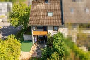 Rösrath - Zentrumsnähe:
Reihenendhaus in ruhiger und gewachsener Wohnlage sucht neue Familie! – Die vollständige Adresse der Immobilie erhältst du vom Anbieter., 51503 Rösrath – Vorschaubild 2