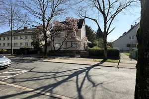 Sanierungsbedürftiges Dreifamilienhaus mit Garage in einer der besten Lagen von Ratingen – Mettmann (Kreis) – Vorschaubild 1