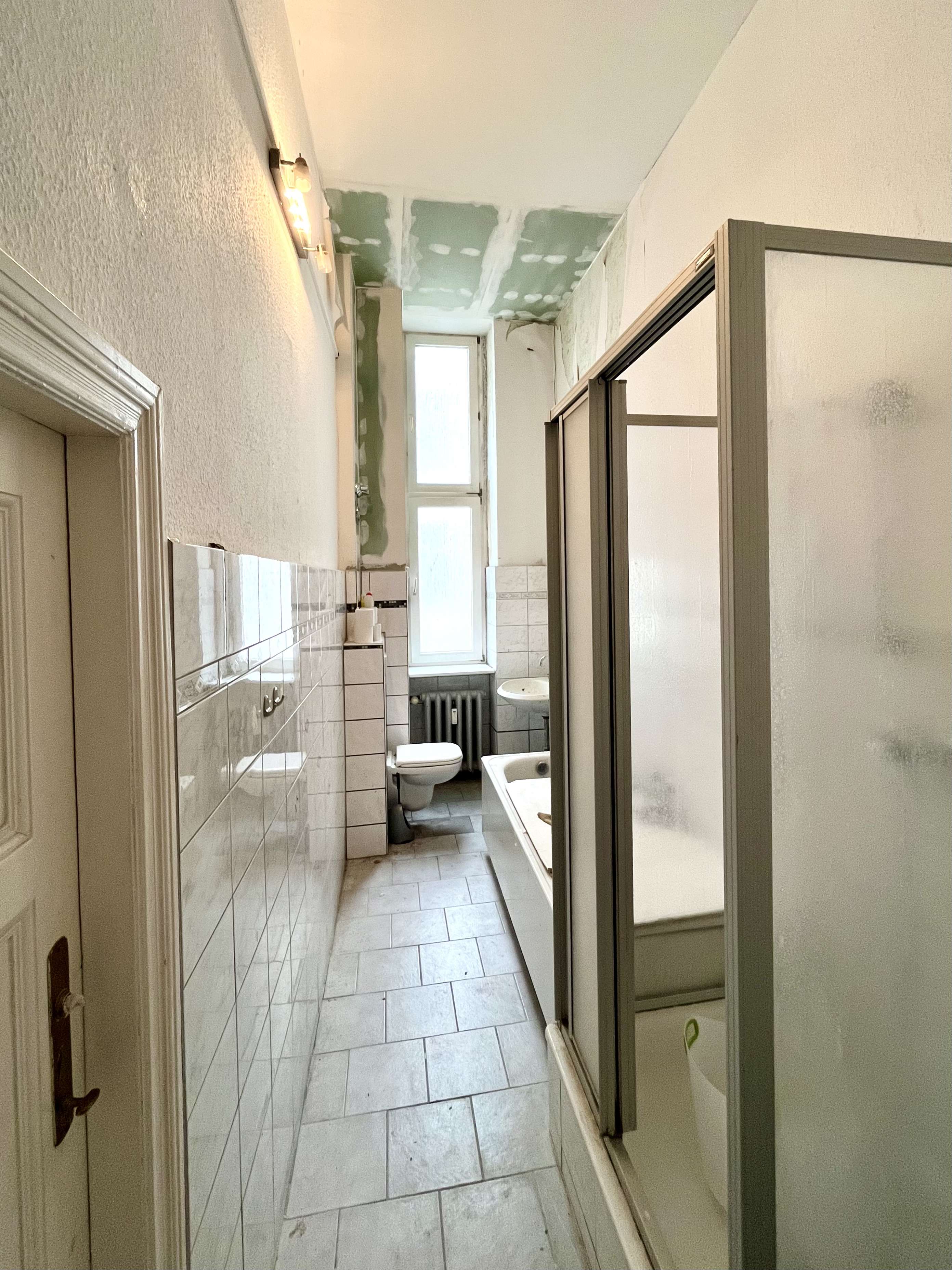 Sanierungsbedürftige 4-Zimmer-Altbauwohnung im ruhigen Seitenflügel in Berlin-Charlottenburg, Berlin – Bild 4