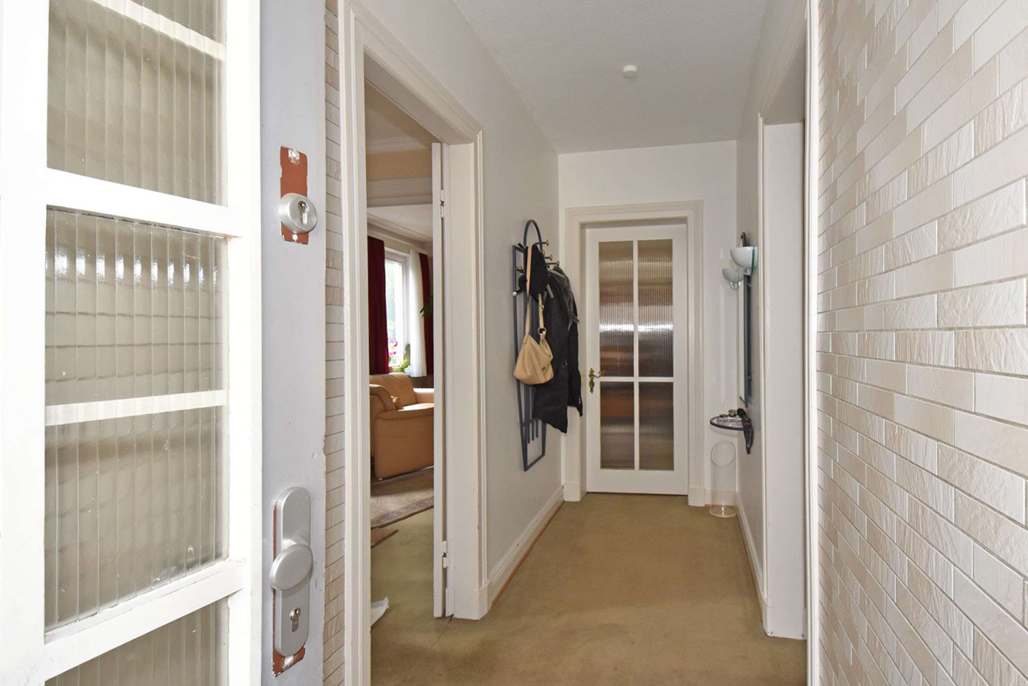 Verwunschenes Kleinod in allerbester Lage: Sanierungsbedürftige Villa im Kleinformat im Villengebiet, Hamburg – Bild 2