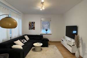 Schöne 4-Zimmer-Altbauwohnung im 2. OG mit Balkon in zentraler Lage in Stuttgart-Untertürkheim   – Die vollständige Adresse der Immobilie erhältst du vom Anbieter., 70327 Lindenschulviertel, Stuttgart – Vorschaubild 1